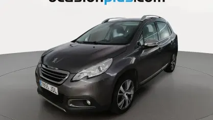 Usado Peugeot 2008 Allure 120 CV (88 kW) 2015 Gris SUV