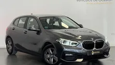 Gris / plata Usado 2021 BMW 118 Comfort Edition Utilitario | 21.990 € (Precio justo)