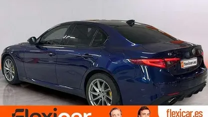 Usado Alfa Romeo Giulia Veloce 211 CV (155 kW) 2017 Azul Berlina