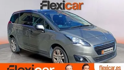 Usado Peugeot 5008 Allure 120 CV (88 kW) 2016 Monovolumen