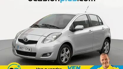 Begagnad Toyota Yaris 101 HK (74 kW) 2010 Grå Halvkombi