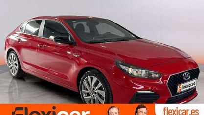 Usado Hyundai i30 N Line 120 CV (88 kW) 2020 Rojo Berlina