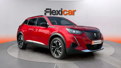 Usado Peugeot 2008 Allure 130 CV (95 kW) 2022 Granate SUV