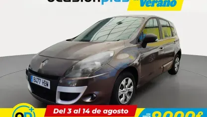 Usado Renault Scénic III 105 CV (77 kW) 2011 Marrón Monovolumen