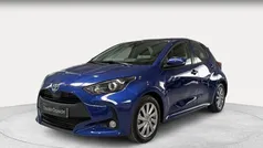 Azul Usado 2024 Toyota Yaris Hybrid Active Berlina | 21.900 € (Precio justo)
