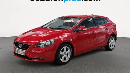 Usado Volvo V40 Kinetic 115 CV (84 kW) 2015 Rojo Familiar