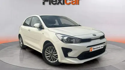 Usado Kia Rio 120 CV (88 kW) 2021 Blanco Utilitario
