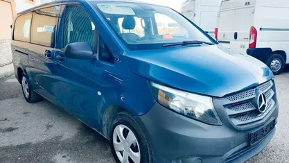 Usado Mercedes V200 Avantgarde 136 CV (100 kW) 2018 Azul Monovolumen