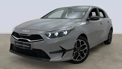 Begagnad Kia Ceed Edition 7 101 HK (74 kW) 2025 Grå Halvkombi