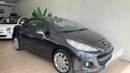 Usado Peugeot 207 CC 112 CV (82 kW) 2011 Gris Descapotable