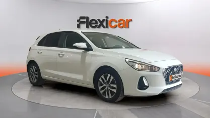 Usado Hyundai i30 110 CV (80 kW) 2018 Blanco Berlina