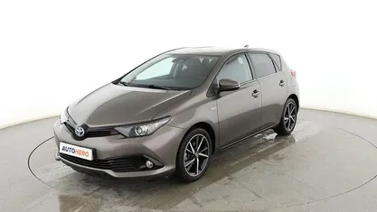 Usado Toyota Auris Hybrid Style 136 CV (100 kW) 2018 Gris Berlina