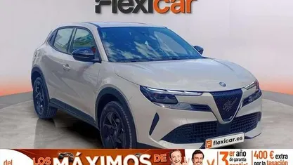 Usado Alfa Romeo Junior 136 CV (100 kW) 2025 Beige SUV