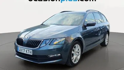 Usado Skoda Octavia 150 CV (110 kW) 2019 Gris Familiar