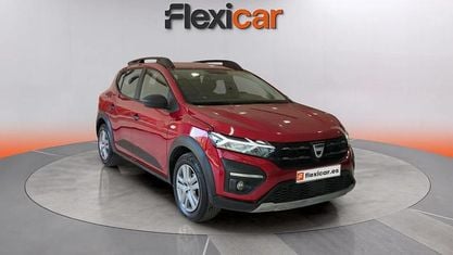 Usado Dacia Sandero Comfort 101 CV (74 kW) 2021 Rojo Utilitario