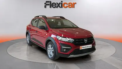 Usado Dacia Sandero Comfort 101 CV (74 kW) 2021 Rojo Utilitario