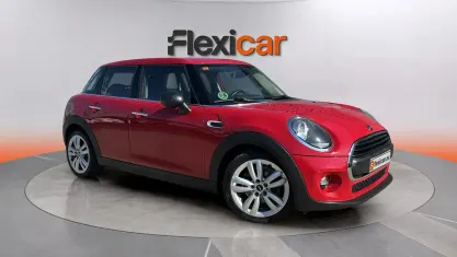 Usado Mini ONE 102 CV (75 kW) 2018 Rojo Utilitario