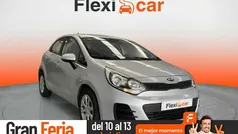 Gris / plata Usado 2016 Kia Rio Berlina | 8890 € (Precio justo)