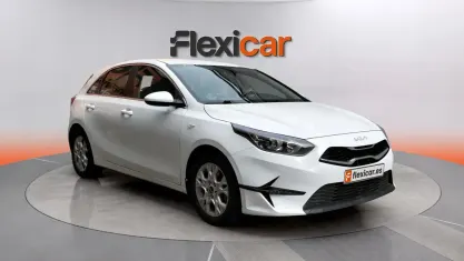 Usado Kia Ceed 101 CV (74 kW) 2022 Blanco Utilitario