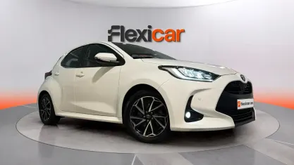 Occasion Toyota Yaris Hybrid Style 116 PK (85 kW) 2022 Wit Sedan