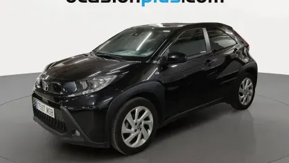 Usado Toyota Aygo X Play 72 CV (52 kW) 2024 Negro SUV
