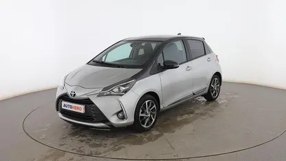 Usado Toyota Yaris Active 110 CV (80 kW) 2019 Gris Utilitario