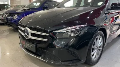Usado Mercedes B200 163 CV (119 kW) 2019 Negro Monovolumen
