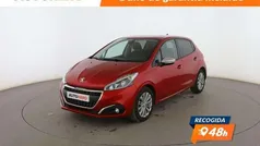 Usado 2019 Peugeot 208 Signature Sky Utilitario | 9399 € (Precio justo)