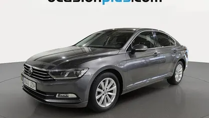 Gris Usado 2017 VW Passat Advance Berlina | 15.602 € (Precio justo)
