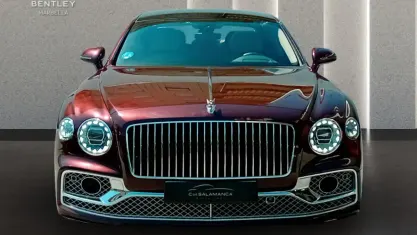 Usado Bentley Flying Spur 544 CV (400 kW) 2025 Rojo oscuro metalizado Berlina