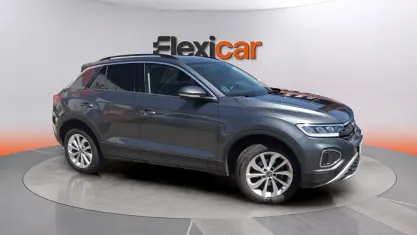 Usado VW T-Roc Life 150 CV (110 kW) 2024 Gris SUV