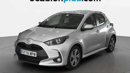 Usado Toyota Yaris Hybrid Active 116 CV (85 kW) 2024 Gris Utilitario