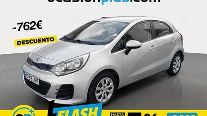 Usado Kia Rio 75 CV (55 kW) 2016 Gris plata Utilitario