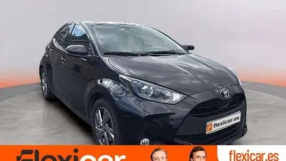 Usado 2024 Toyota Yaris Hybrid Active Utilitario | 15.990 € (Super precio)