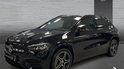 Usado Mercedes GLA200 AMG line 150 CV (110 kW) 2025 Negro SUV