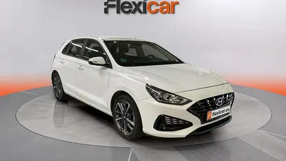 Käytetty Hyundai i30 110 HP (80 kW) 2021 Valkoinen Viistoperä