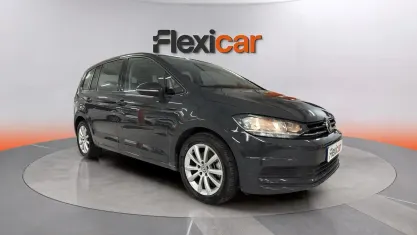 Usado VW Touran Business 116 CV (85 kW) 2018 Gris Monovolumen