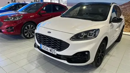 Usado Ford Kuga ST-Line X 225 CV (165 kW) 2023 Blanco SUV