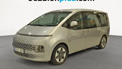 Gris plata Usado 2022 Hyundai Staria Monovolumen | 27.636 € (Precio justo)