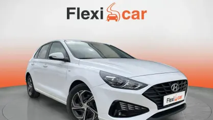 Usado Hyundai i30 136 CV (100 kW) 2022 Blanco Berlina