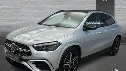 Plata hightech Usado 2025 Mercedes GLA200 AMG line SUV | 43.600 € (Precio justo)