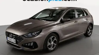 Usado Hyundai i30 120 CV (88 kW) 2021 Marrón Utilitario