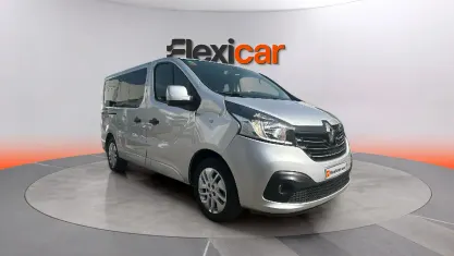 Usado Renault Trafic 120 CV (88 kW) 2018 Gris Monovolumen