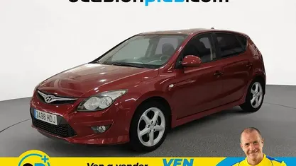 Käytetty Hyundai i30 Comfort 90 HP (66 kW) 2011 Punainen Sedan