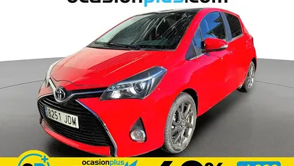 Usado Toyota Yaris Advance 90 CV (66 kW) 2015 Rojo Utilitario