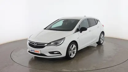 Usado Opel Astra Dynamic 135 CV (99 kW) 2017 Blanco Berlina