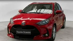 Rojo Usado 2025 Toyota Yaris Hybrid Active | 22.750 € (Precio justo)