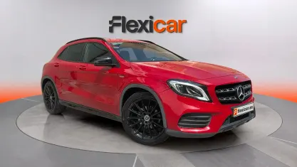 Usado Mercedes GLA180 122 CV (89 kW) 2020 Rojo SUV