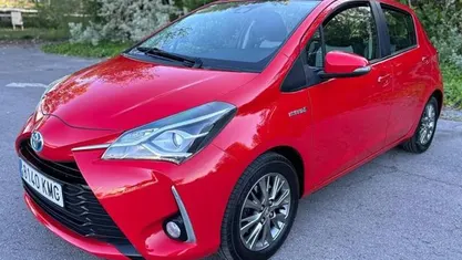 Usado Toyota Yaris Hybrid 100 CV (73 kW) 2018 Rojo