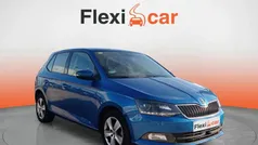 Azul Usado 2018 Skoda Fabia Ambition Berlina | 8690 € (Buen precio)